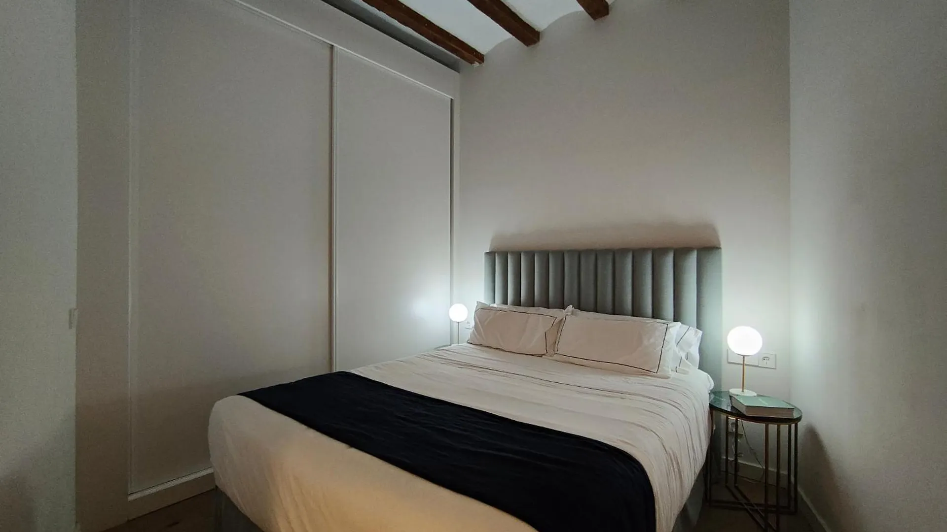 Luxury 2Br&2Washrooms City Center Barcelona Spain